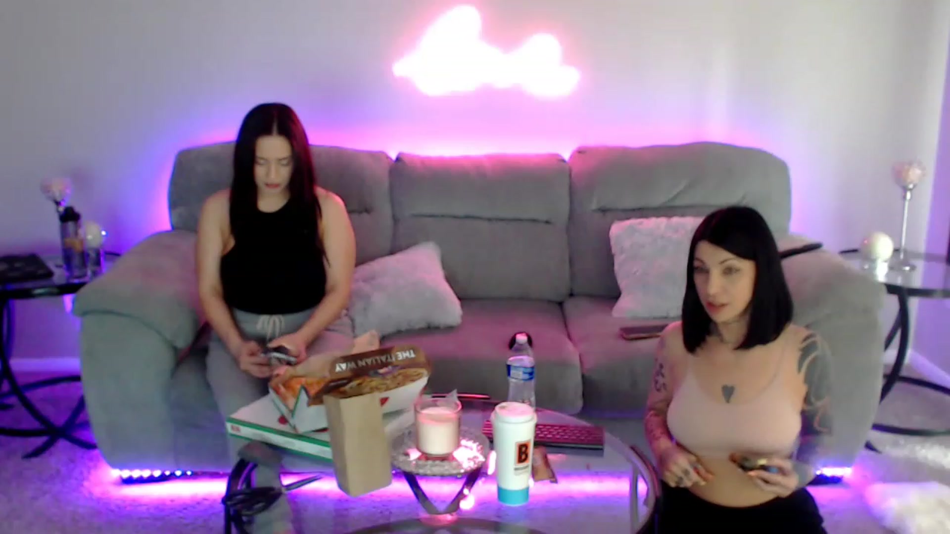 Gallery image thumbnail from KikiKumings's myfreecams stream on, 03/21/2023, 21:12 image 20 of 20