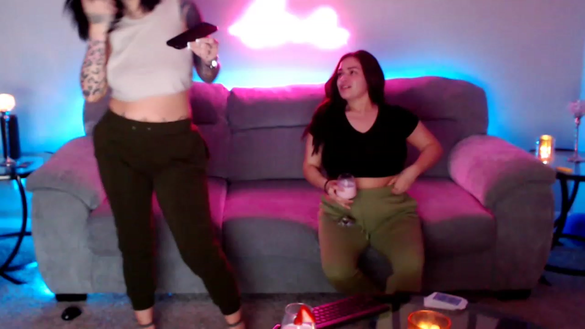 Gallery image thumbnail from KikiKumings's myfreecams stream on, 04/26/2023, 01:56 image 13 of 20