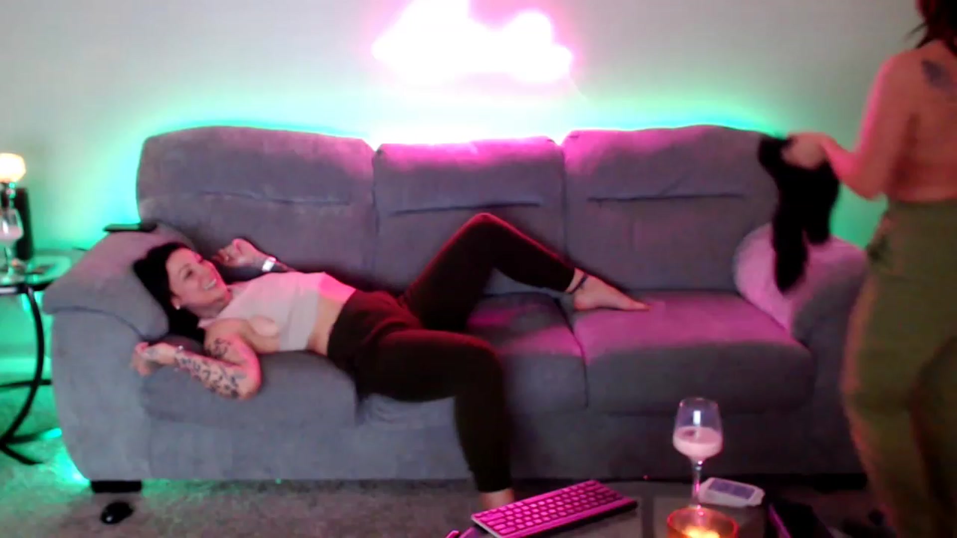 Gallery image thumbnail from KikiKumings's myfreecams stream on, 04/26/2023, 01:56 image 17 of 20