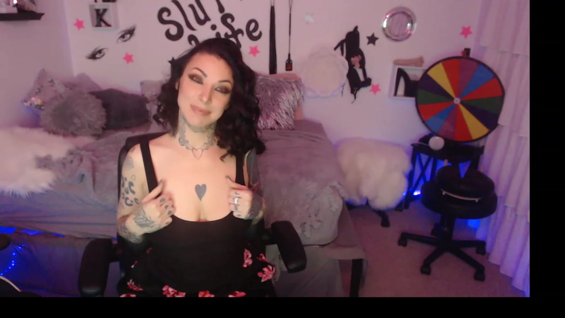 Gallery image thumbnail from KikiKumings's myfreecams stream on, 12/11/2023, 20:08 image 20 of 20