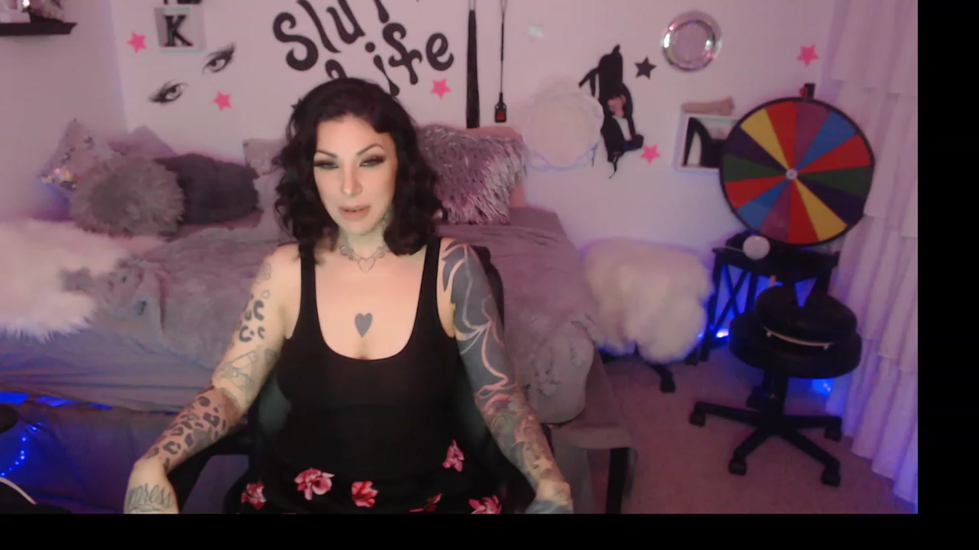 Gallery image thumbnail from KikiKumings's myfreecams stream on, 12/11/2023, 20:08 image 8 of 20