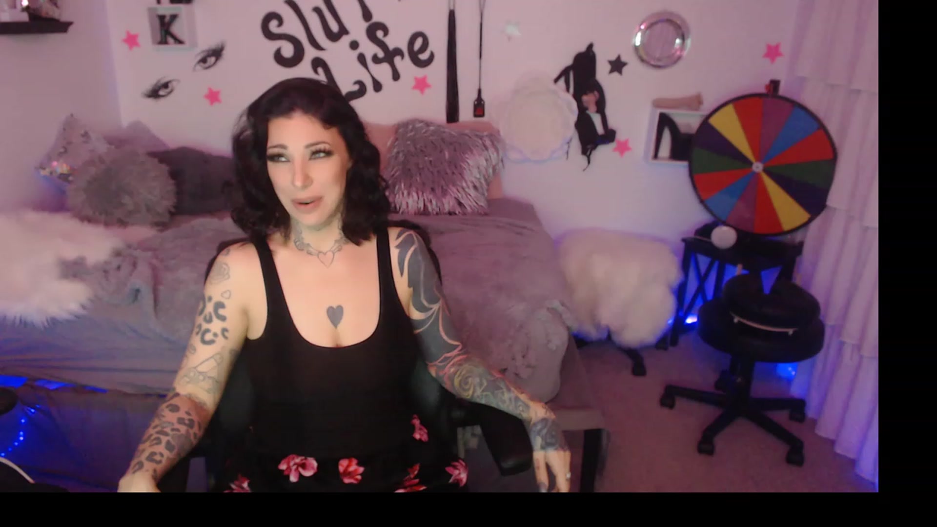 Gallery image thumbnail from KikiKumings's myfreecams stream on, 12/11/2023, 20:08 image 10 of 20