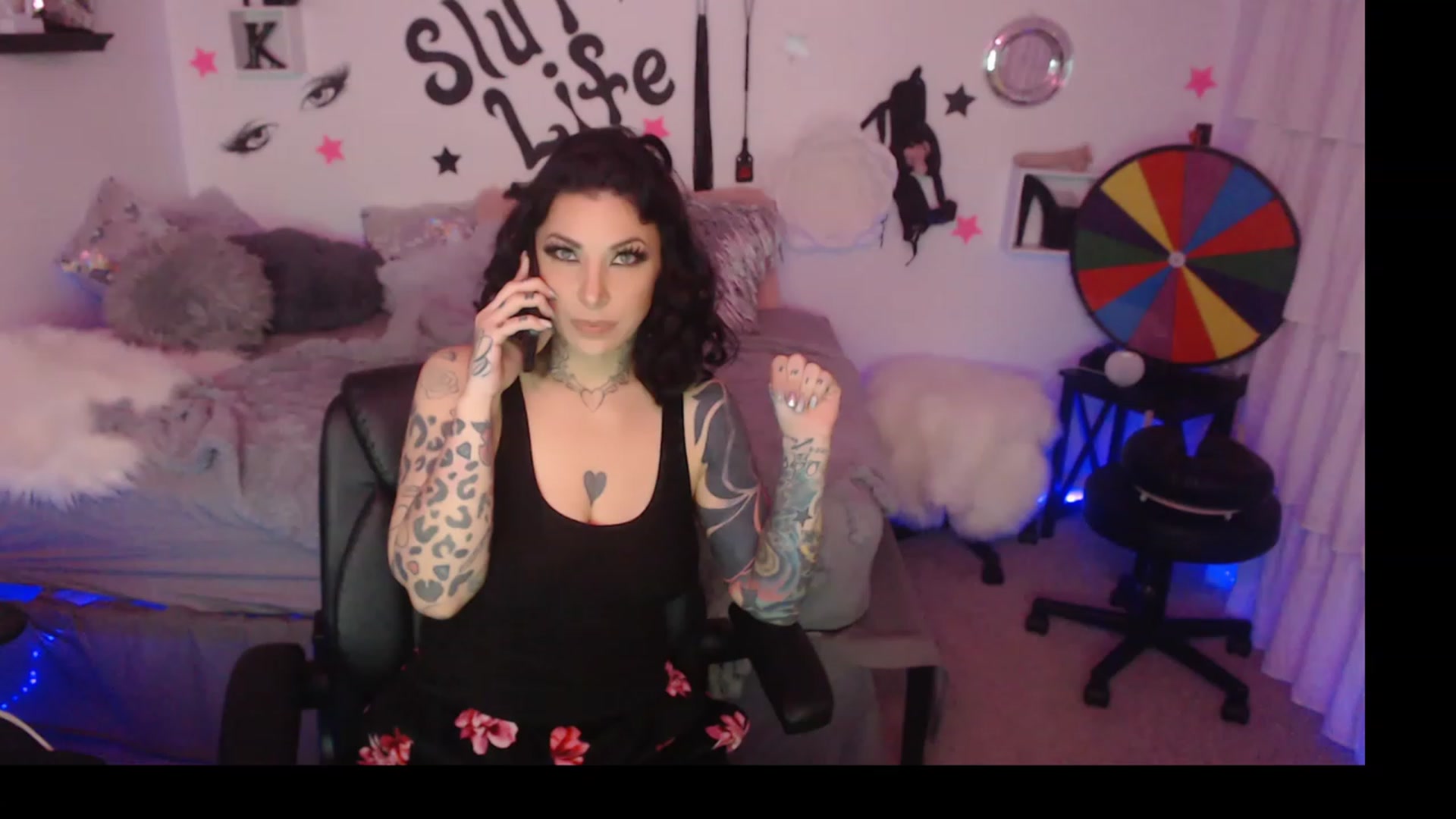 Gallery image thumbnail from KikiKumings's myfreecams stream on, 12/11/2023, 20:08 image 15 of 20