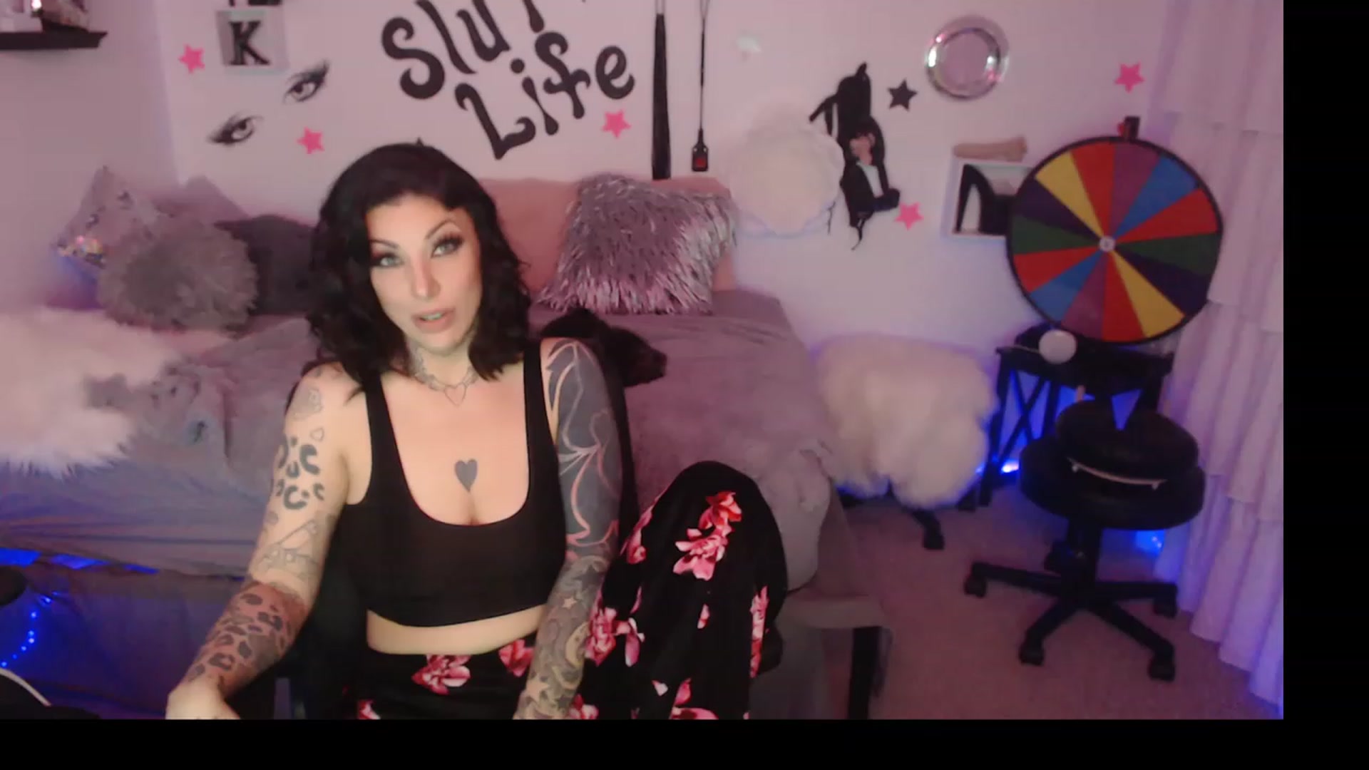 Gallery image thumbnail from KikiKumings's myfreecams stream on, 12/11/2023, 20:08 image 7 of 20