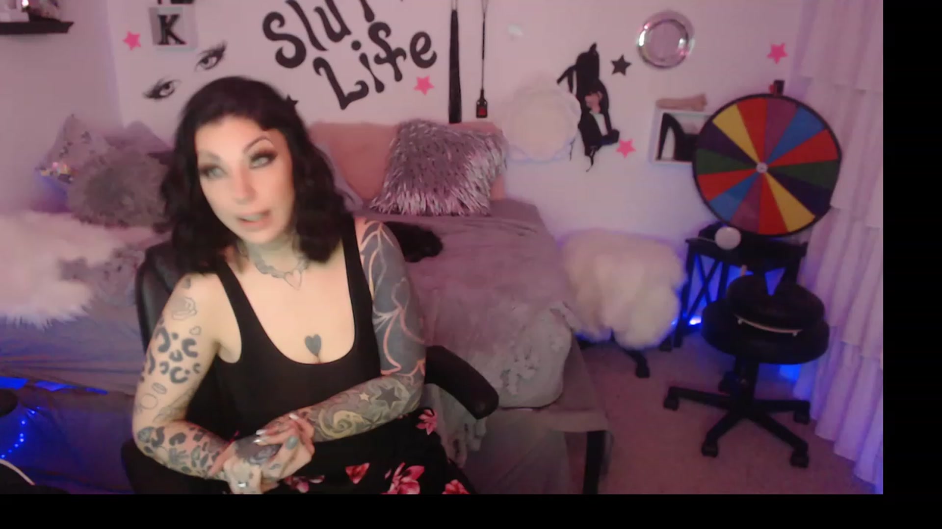 Gallery image thumbnail from KikiKumings's myfreecams stream on, 12/11/2023, 20:08 image 19 of 20