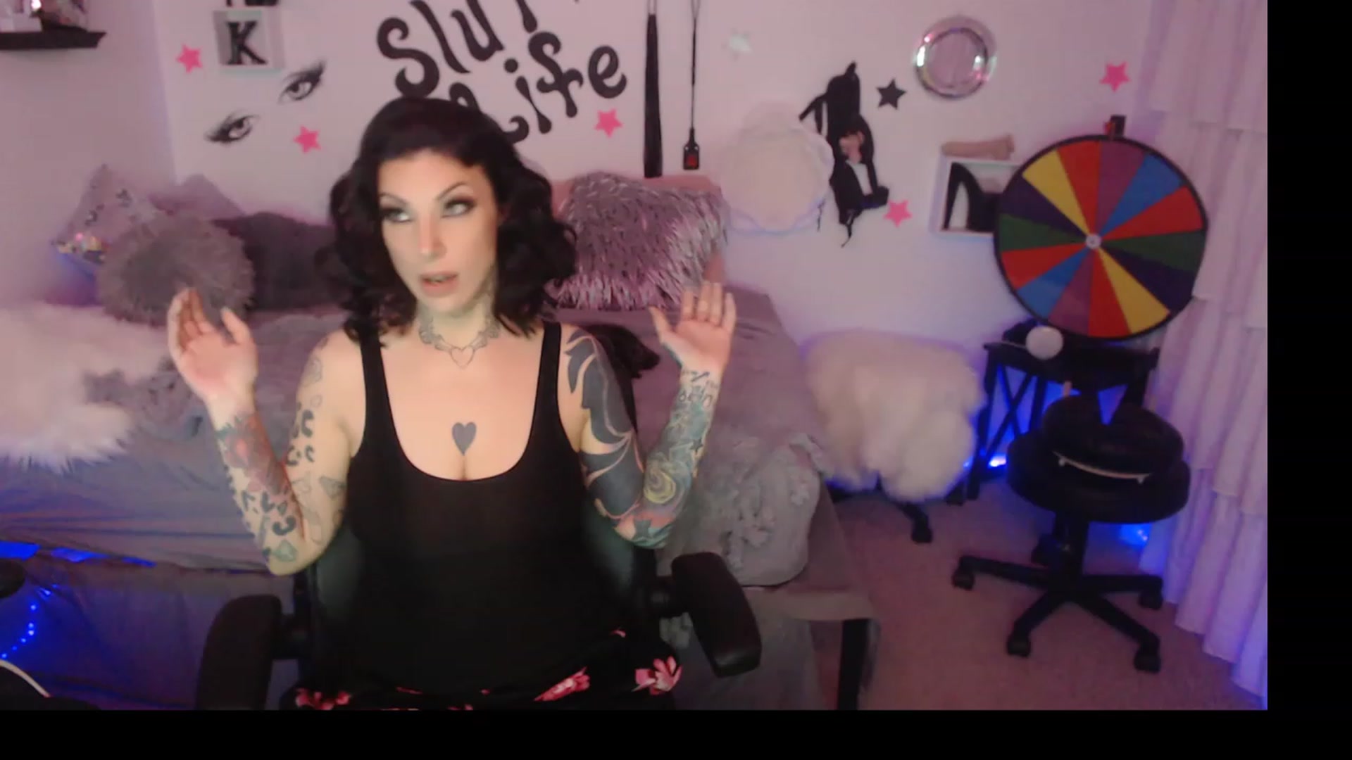 Gallery image thumbnail from KikiKumings's myfreecams stream on, 12/11/2023, 20:08 image 3 of 20