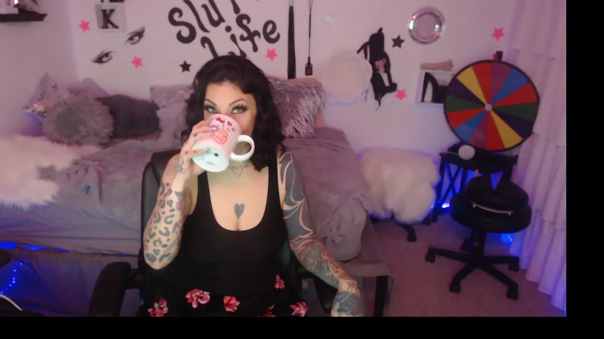 Gallery image thumbnail from KikiKumings's myfreecams stream on, 12/11/2023, 20:08 image 9 of 20