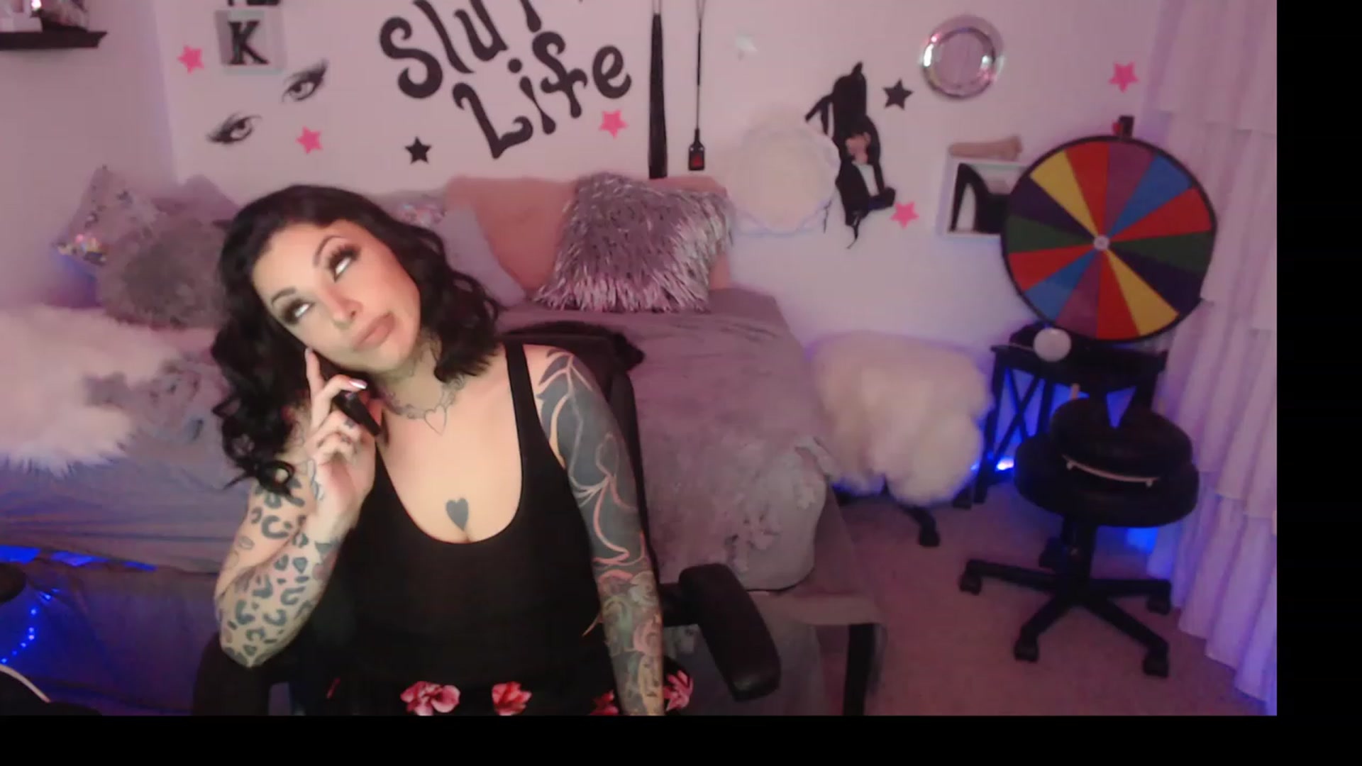 Gallery image thumbnail from KikiKumings's myfreecams stream on, 12/11/2023, 20:08 image 17 of 20