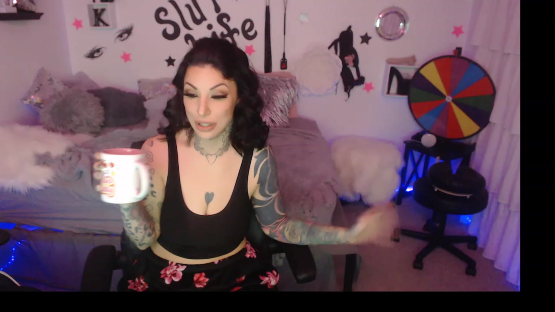 Gallery image thumbnail from KikiKumings's myfreecams stream on, 12/11/2023, 20:08 image 4 of 20