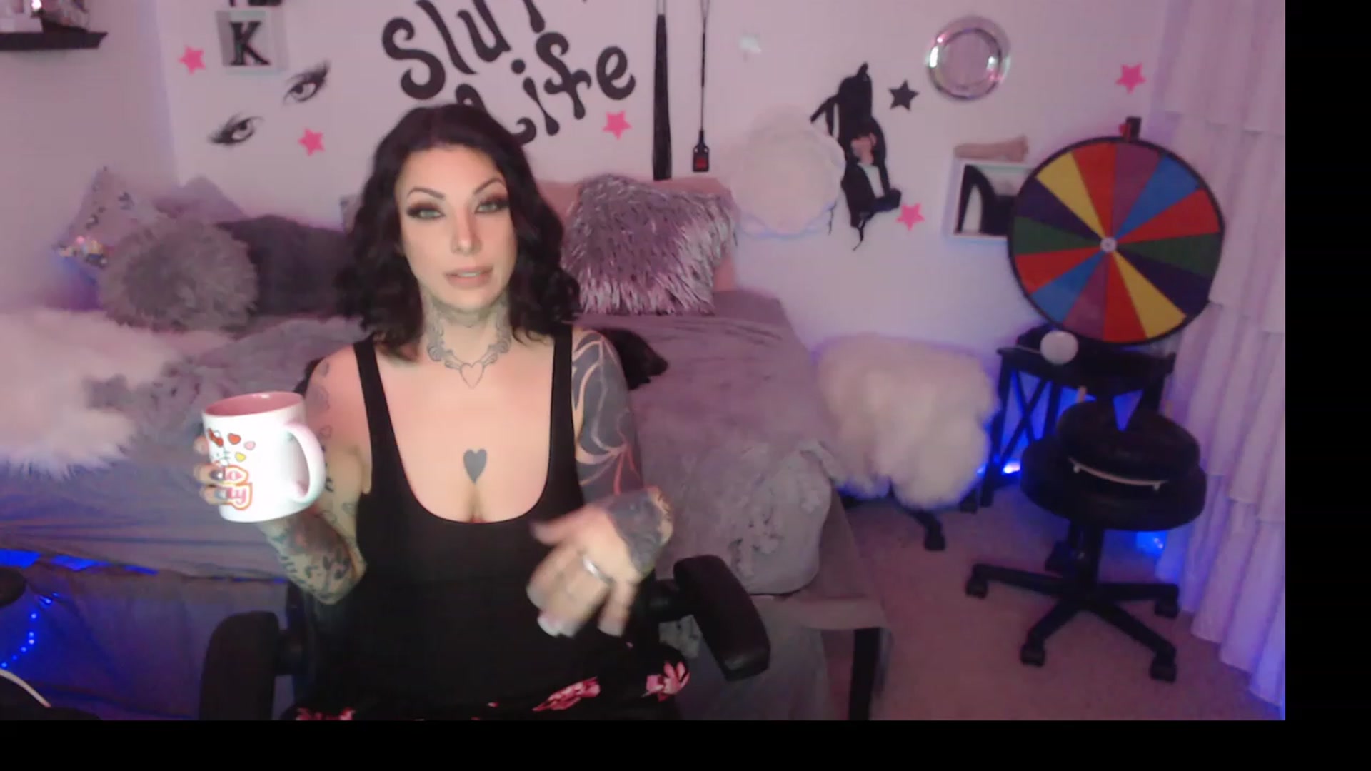 Gallery image thumbnail from KikiKumings's myfreecams stream on, 12/11/2023, 20:08 image 1 of 20