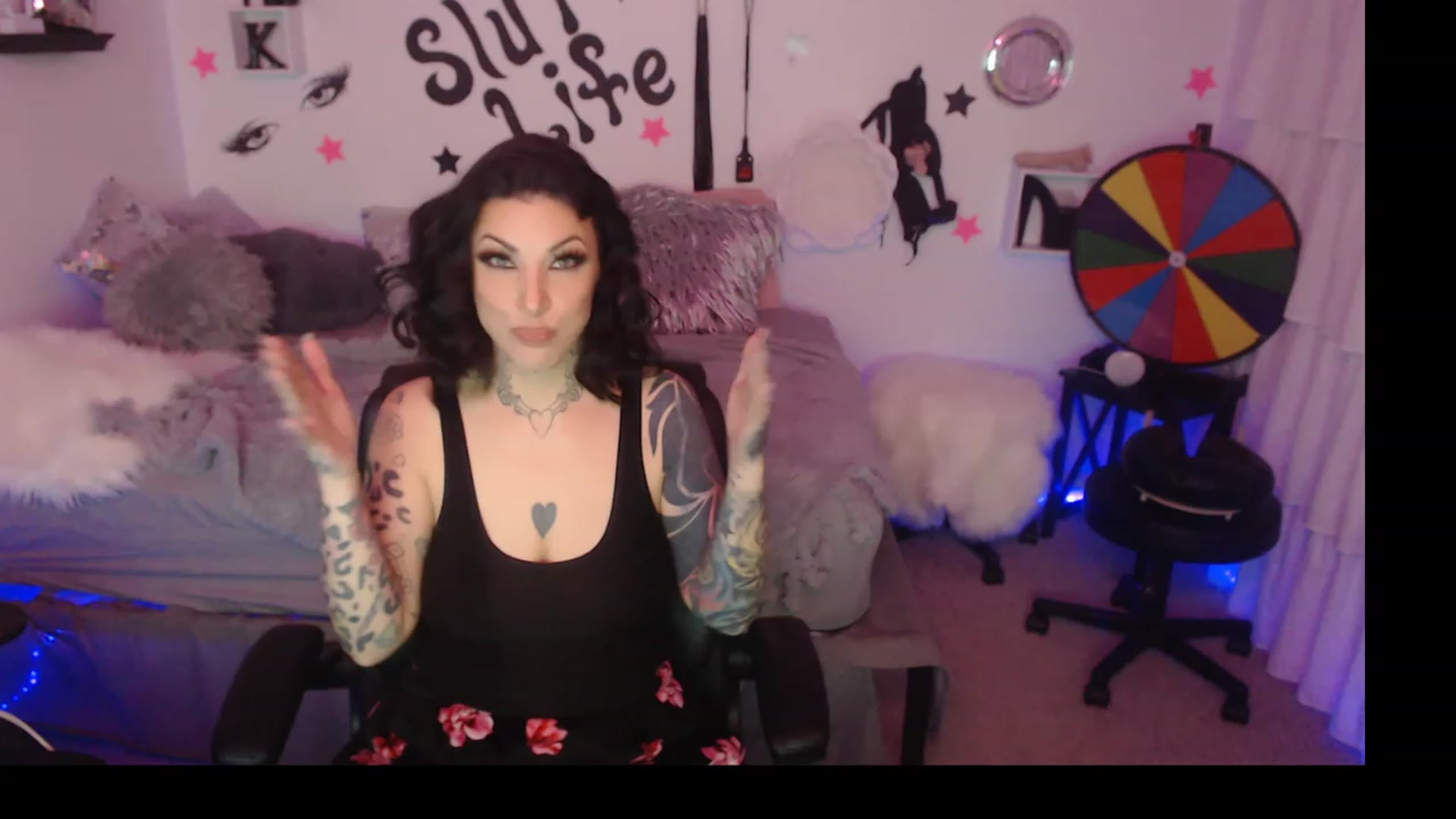 Gallery image thumbnail from KikiKumings's myfreecams stream on, 12/11/2023, 20:08 image 12 of 20