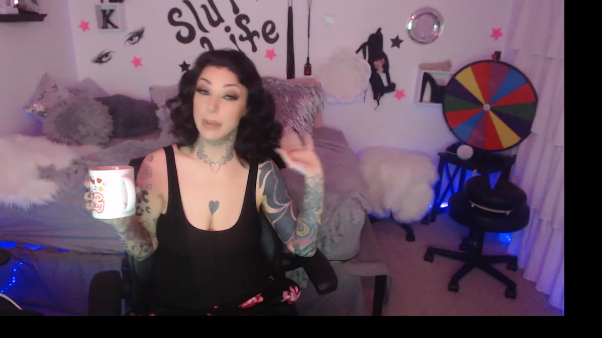 Gallery image thumbnail from KikiKumings's myfreecams stream on, 12/11/2023, 20:08 image 2 of 20