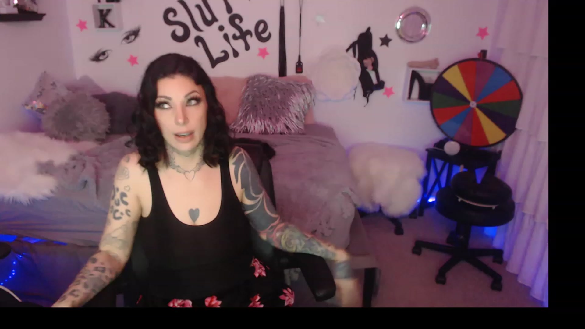 Gallery image thumbnail from KikiKumings's myfreecams stream on, 12/11/2023, 20:08 image 18 of 20