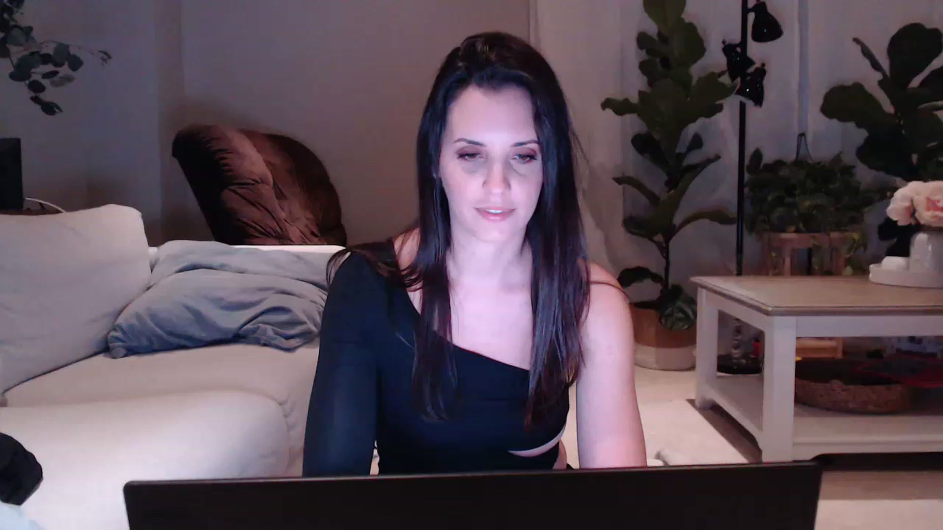 Gallery image thumbnail from KikiLongLegs's myfreecams stream on, 02/06/2023, 04:26 image 4 of 20