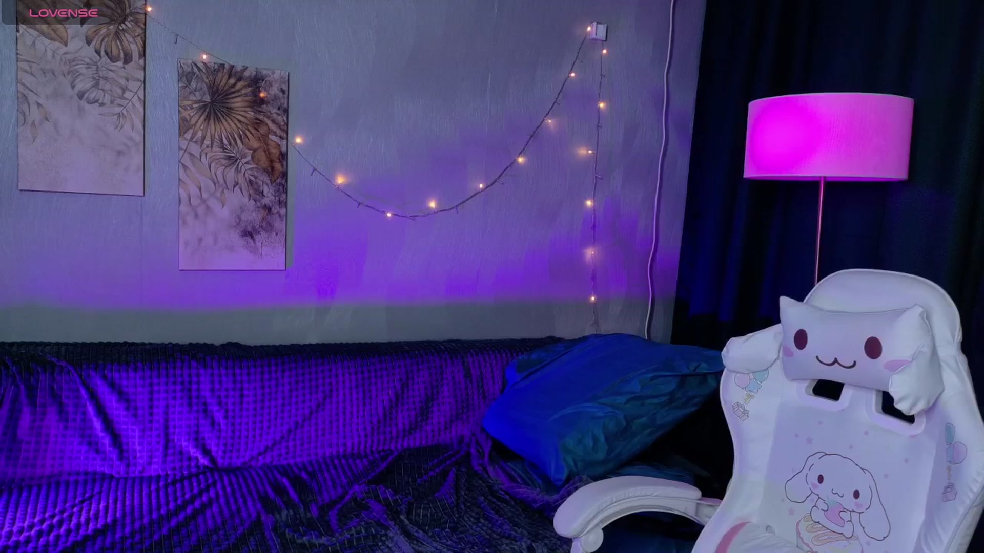 Gallery image thumbnail from KikiMoor's myfreecams stream on, 12/04/2025, 10:07 image 19 of 20