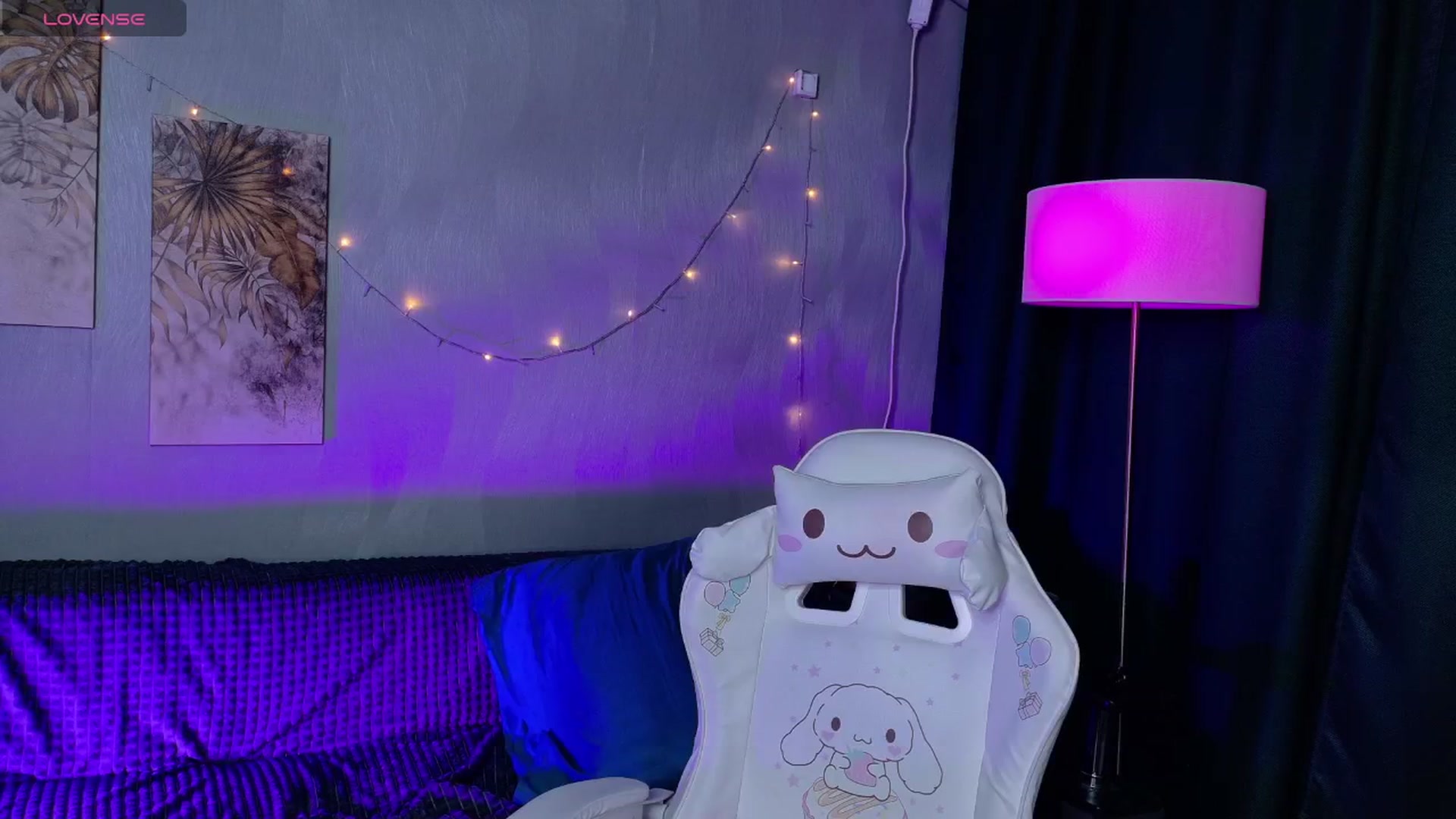 Gallery image thumbnail from KikiMoor's myfreecams stream on, 12/04/2025, 11:19 image 17 of 20