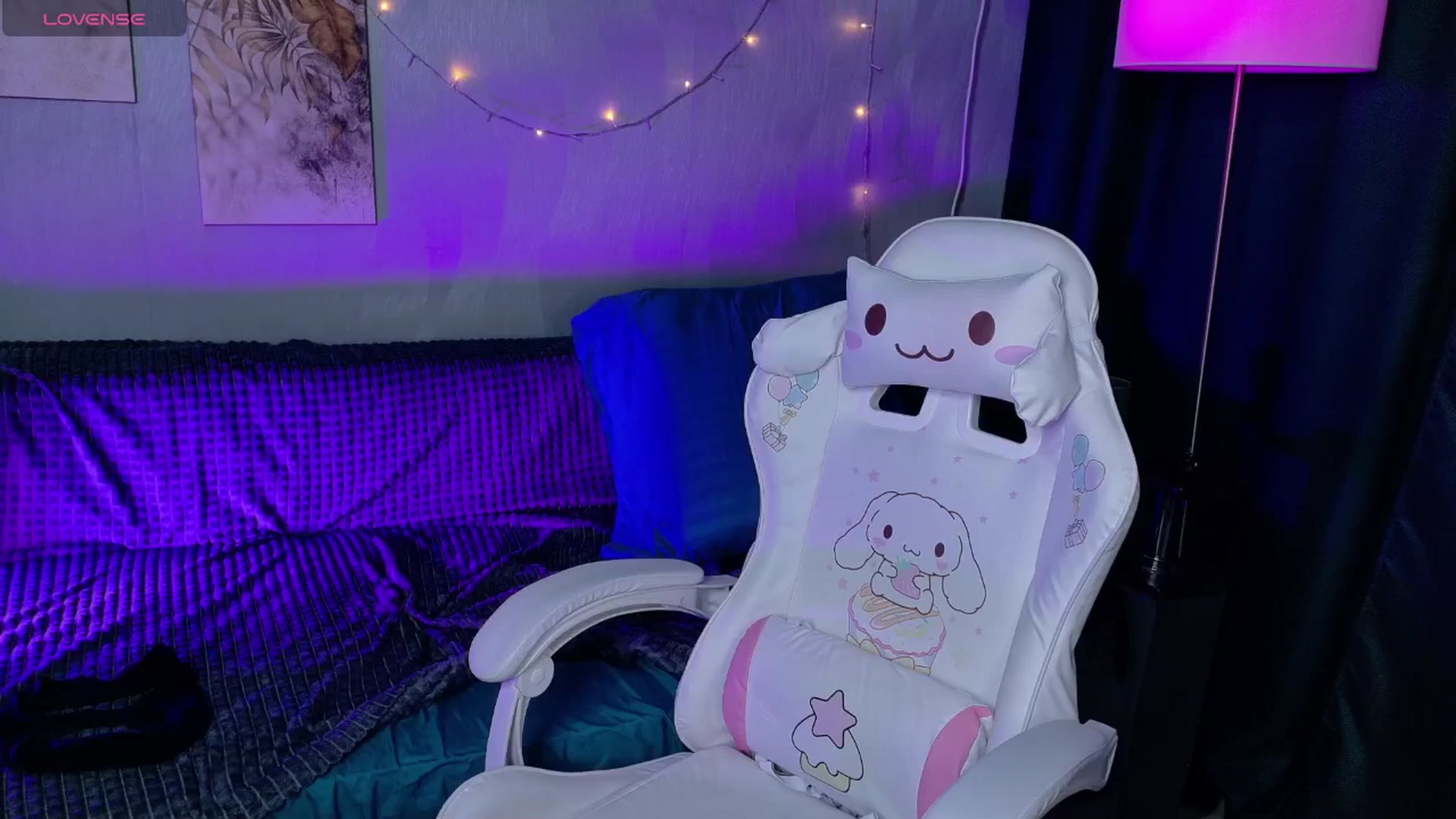 Gallery image thumbnail from KikiMoor's myfreecams stream on, 12/04/2025, 14:38 image 7 of 20