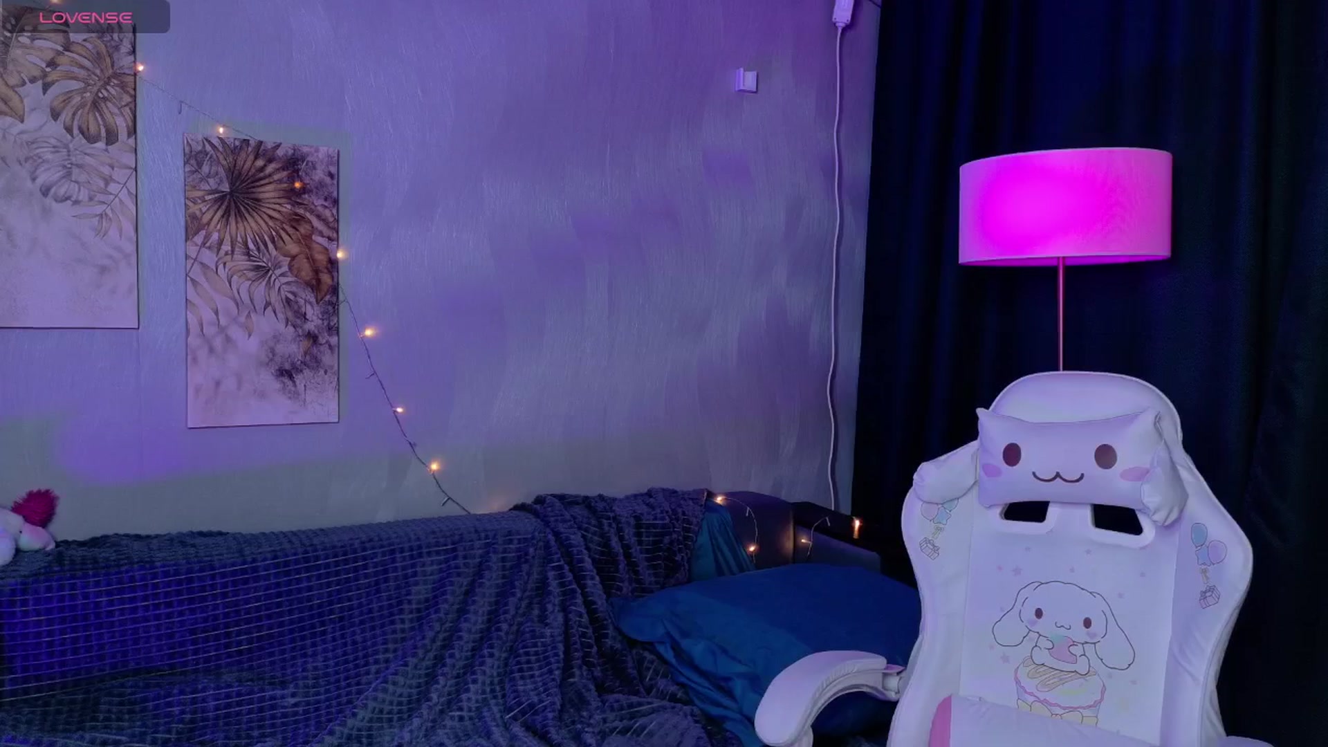 Gallery image thumbnail from KikiMoor's myfreecams stream on, 12/10/2025, 13:33 image 15 of 20