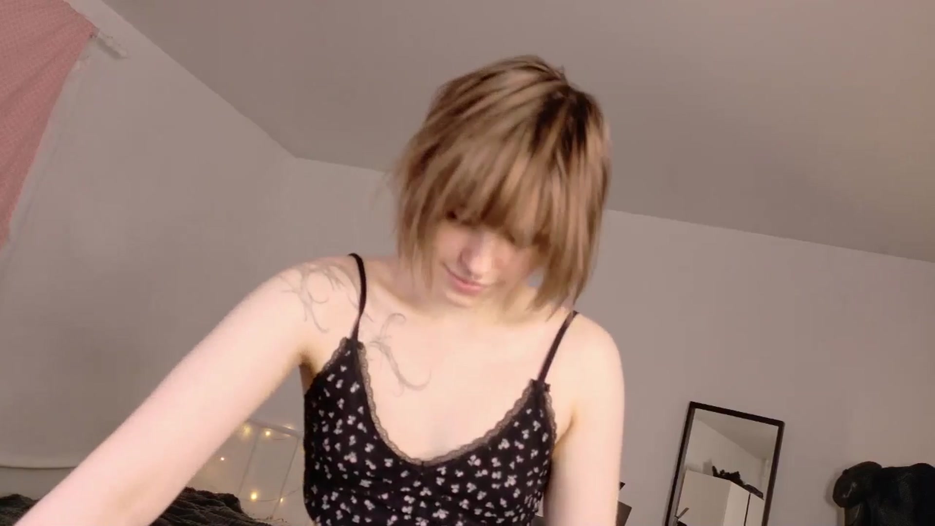 Gallery image thumbnail from KikiMoor's myfreecams stream on, 04/13/2026, 14:24 image 14 of 20