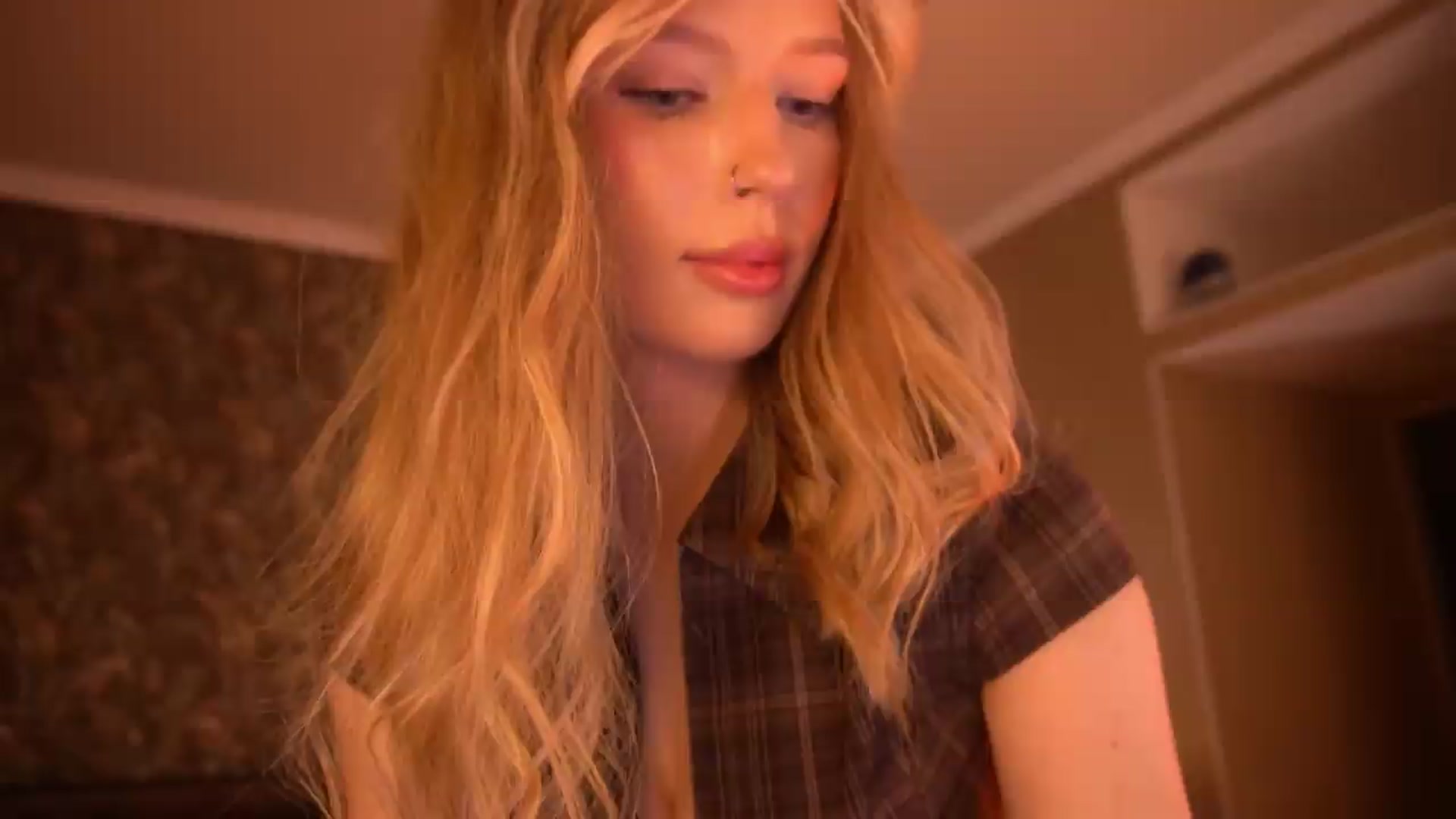 Gallery image thumbnail from Kiki_Miki's myfreecams stream on, 07/28/2026, 04:47 image 10 of 20