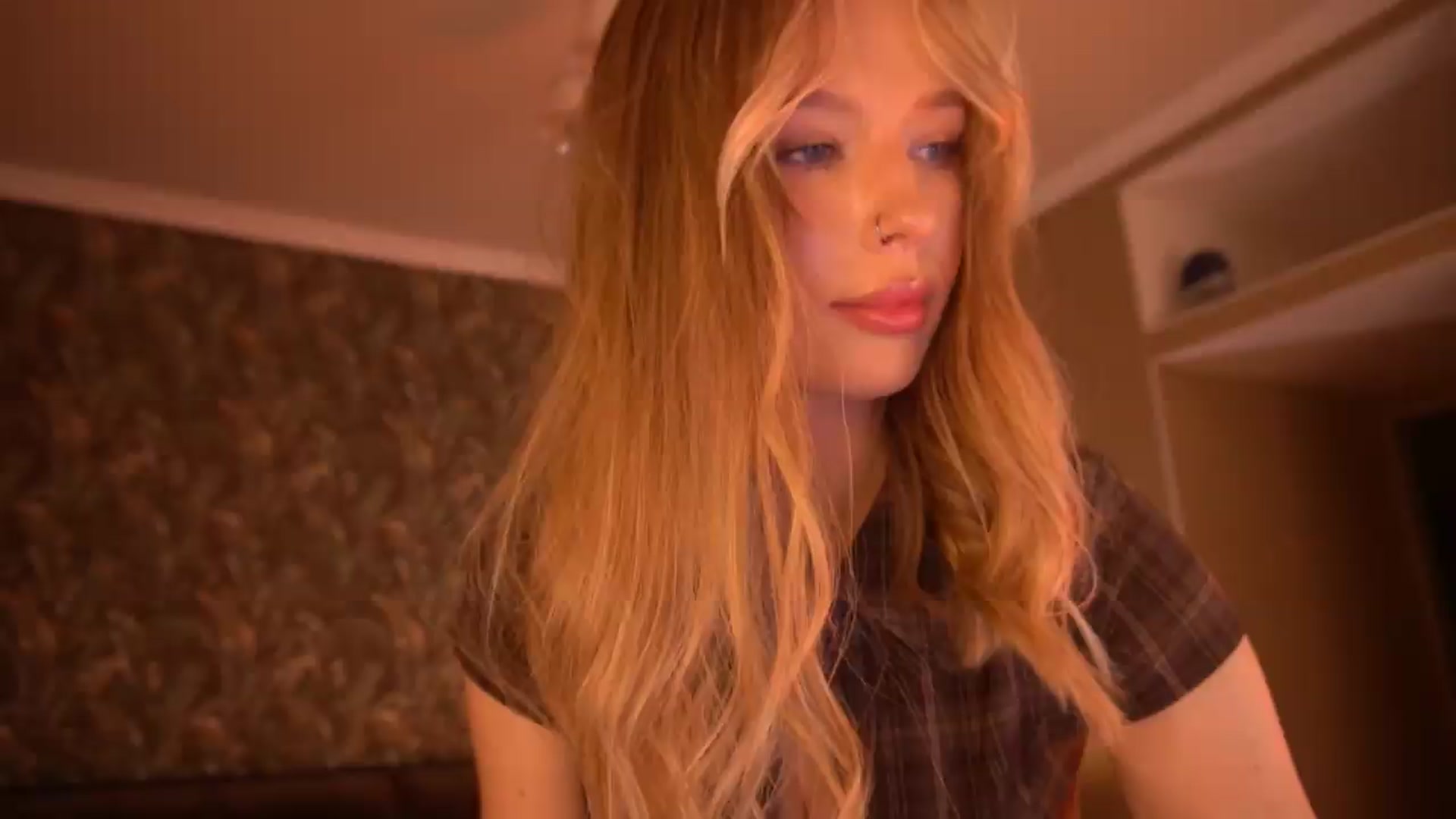 Gallery image thumbnail from Kiki_Miki's myfreecams stream on, 07/28/2026, 04:47 image 6 of 20