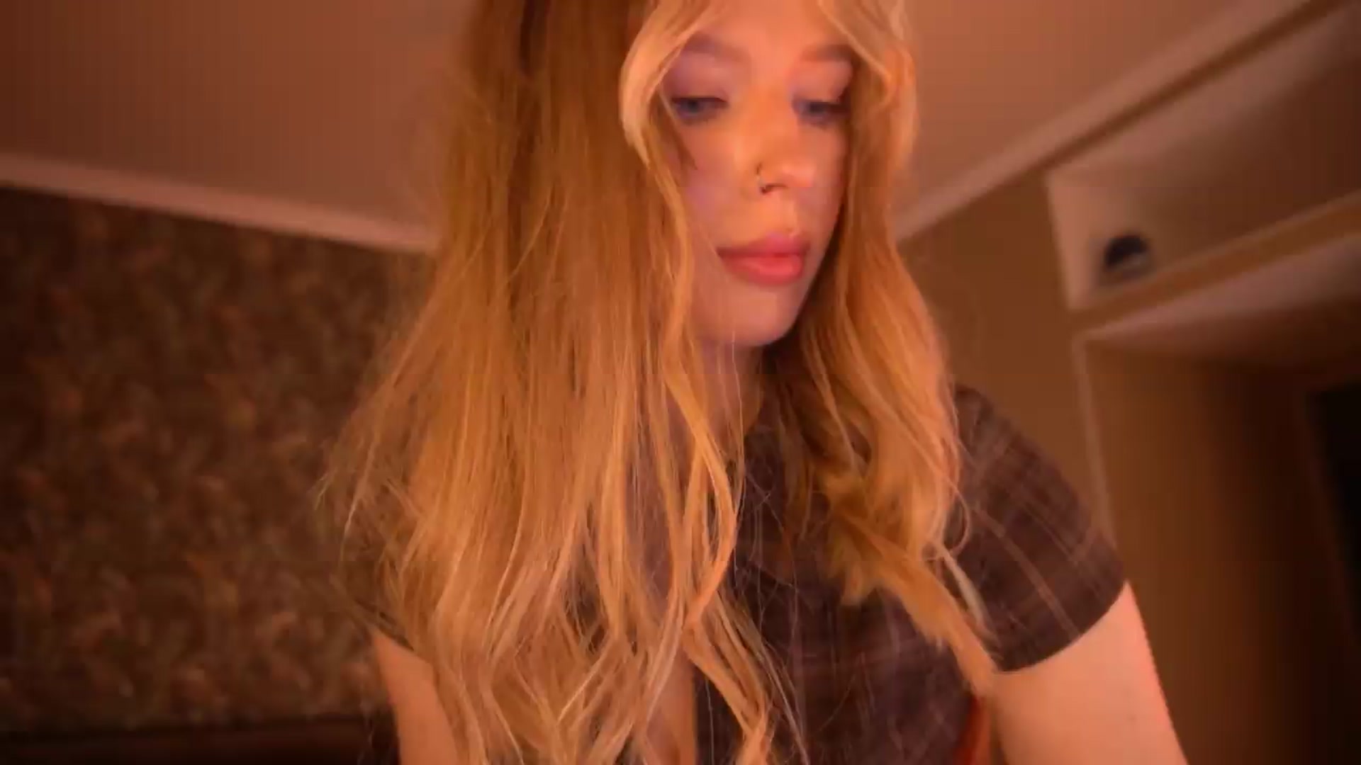 Gallery image thumbnail from Kiki_Miki's myfreecams stream on, 07/28/2026, 04:47 image 3 of 20