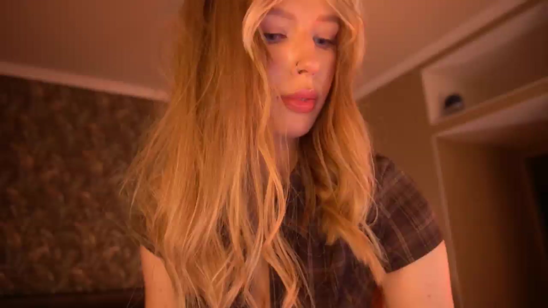 Gallery image thumbnail from Kiki_Miki's myfreecams stream on, 07/28/2026, 04:47 image 2 of 20
