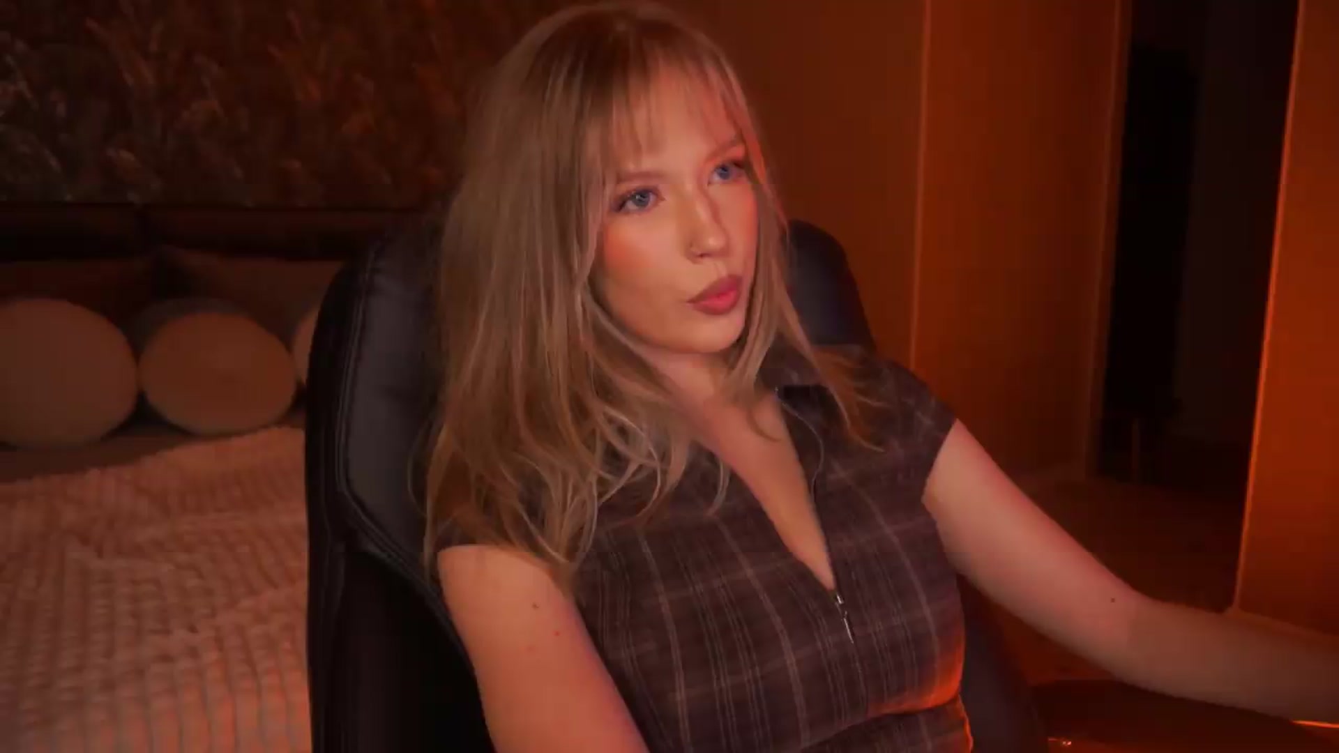 Gallery image thumbnail from Kiki_Miki's myfreecams stream on, 08/07/2026, 03:12 image 3 of 20