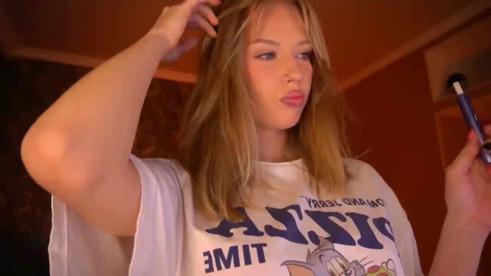 Gallery image thumbnail from Kiki_Miki's myfreecams stream on, 08/19/2026, 01:11 image 5 of 20