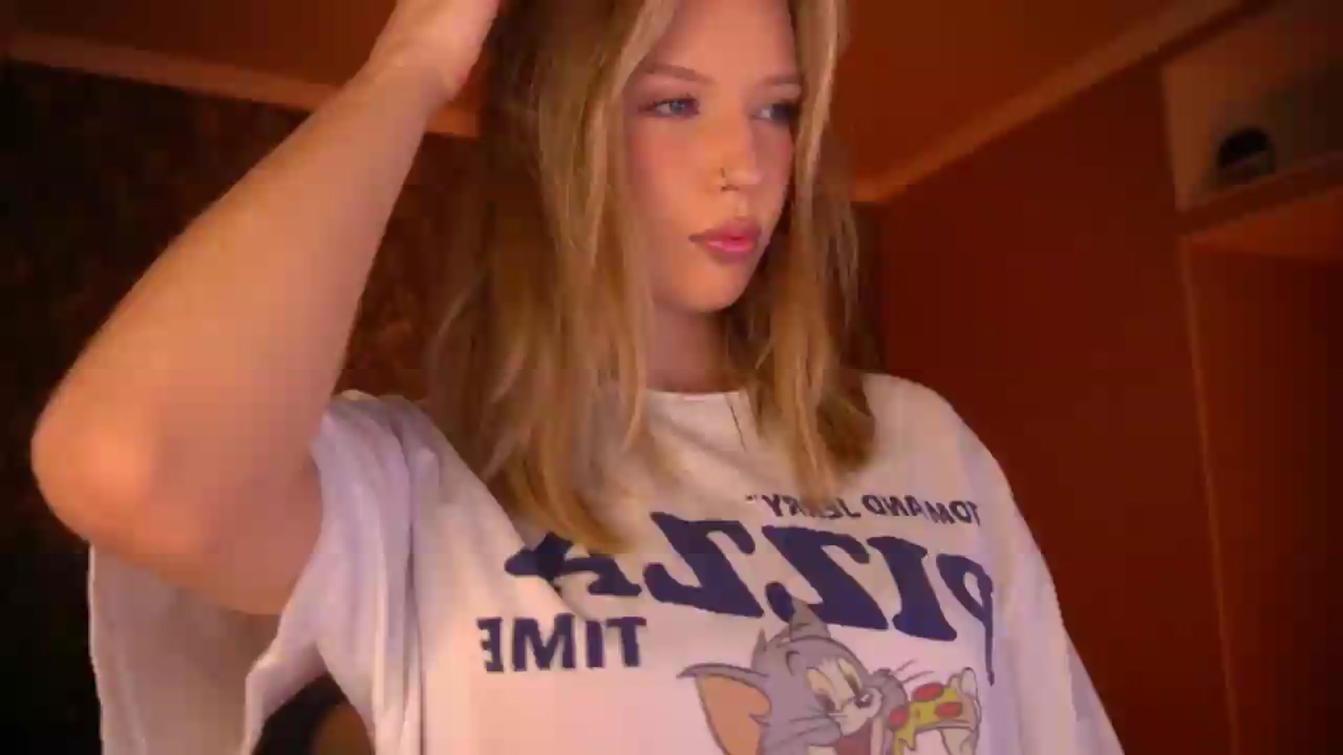 Gallery image thumbnail from Kiki_Miki's myfreecams stream on, 08/19/2026, 01:11 image 18 of 20