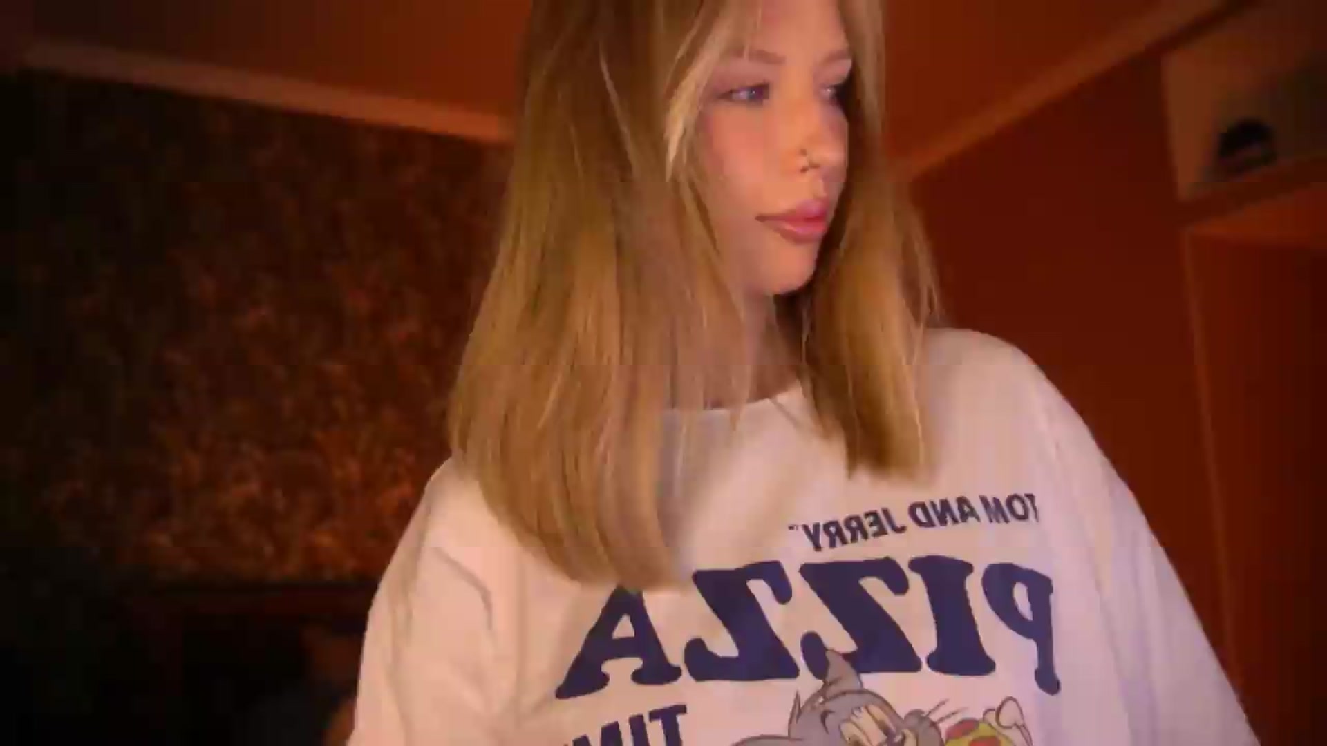Gallery image thumbnail from Kiki_Miki's myfreecams stream on, 08/19/2026, 01:11 image 13 of 20