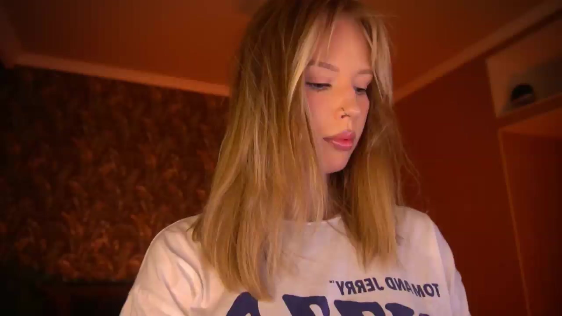 Gallery image thumbnail from Kiki_Miki's myfreecams stream on, 08/19/2026, 01:11 image 7 of 20