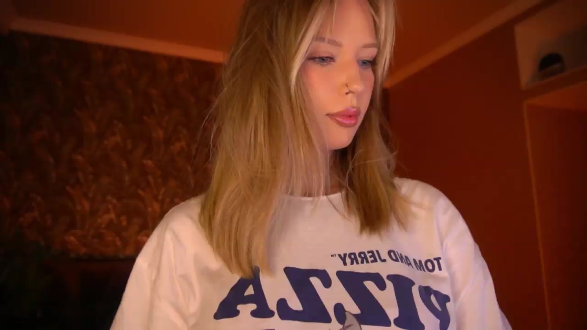 Gallery image thumbnail from Kiki_Miki's myfreecams stream on, 08/19/2026, 01:11 image 14 of 20