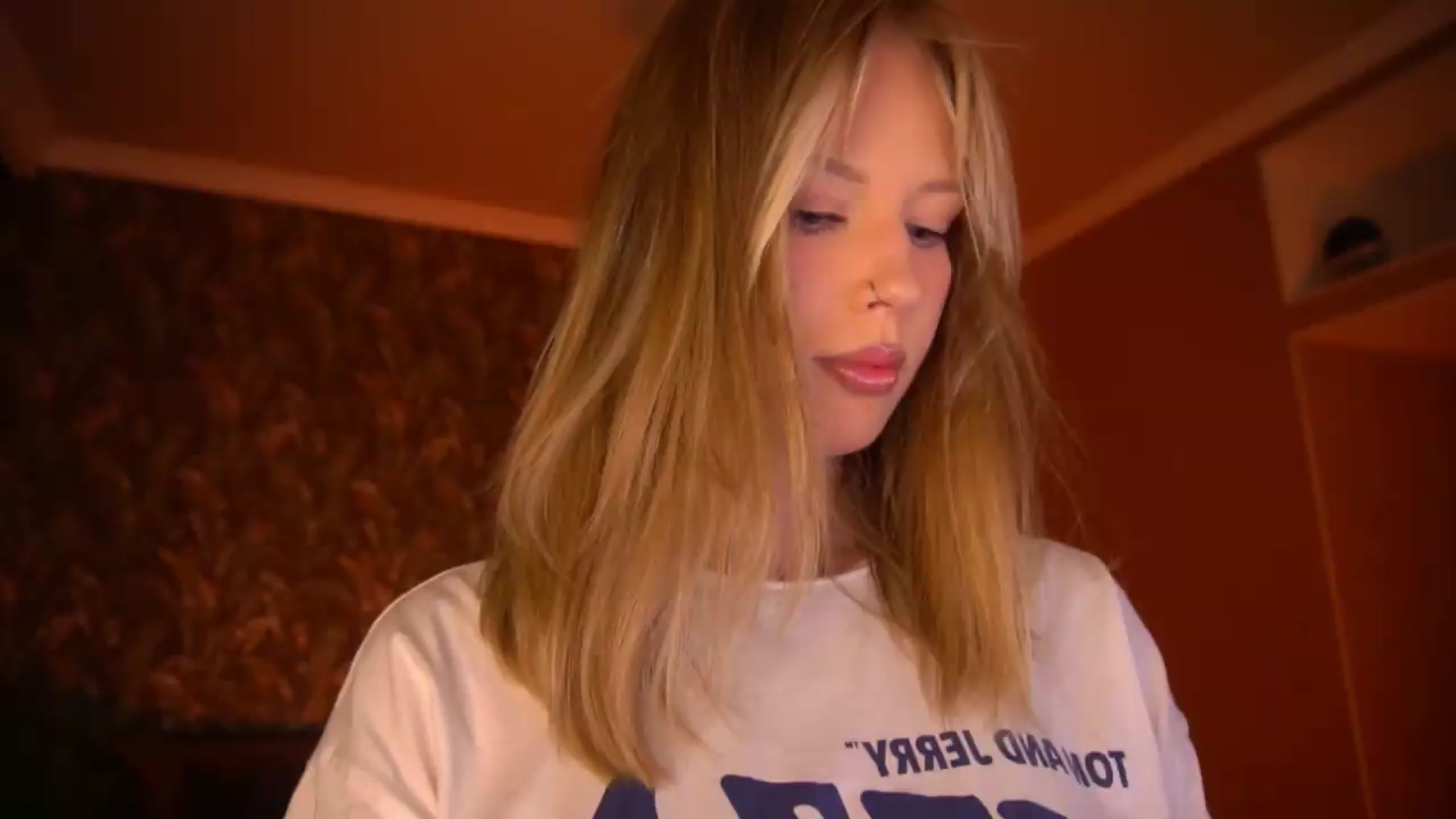 Gallery image thumbnail from Kiki_Miki's myfreecams stream on, 08/19/2026, 01:11 image 10 of 20