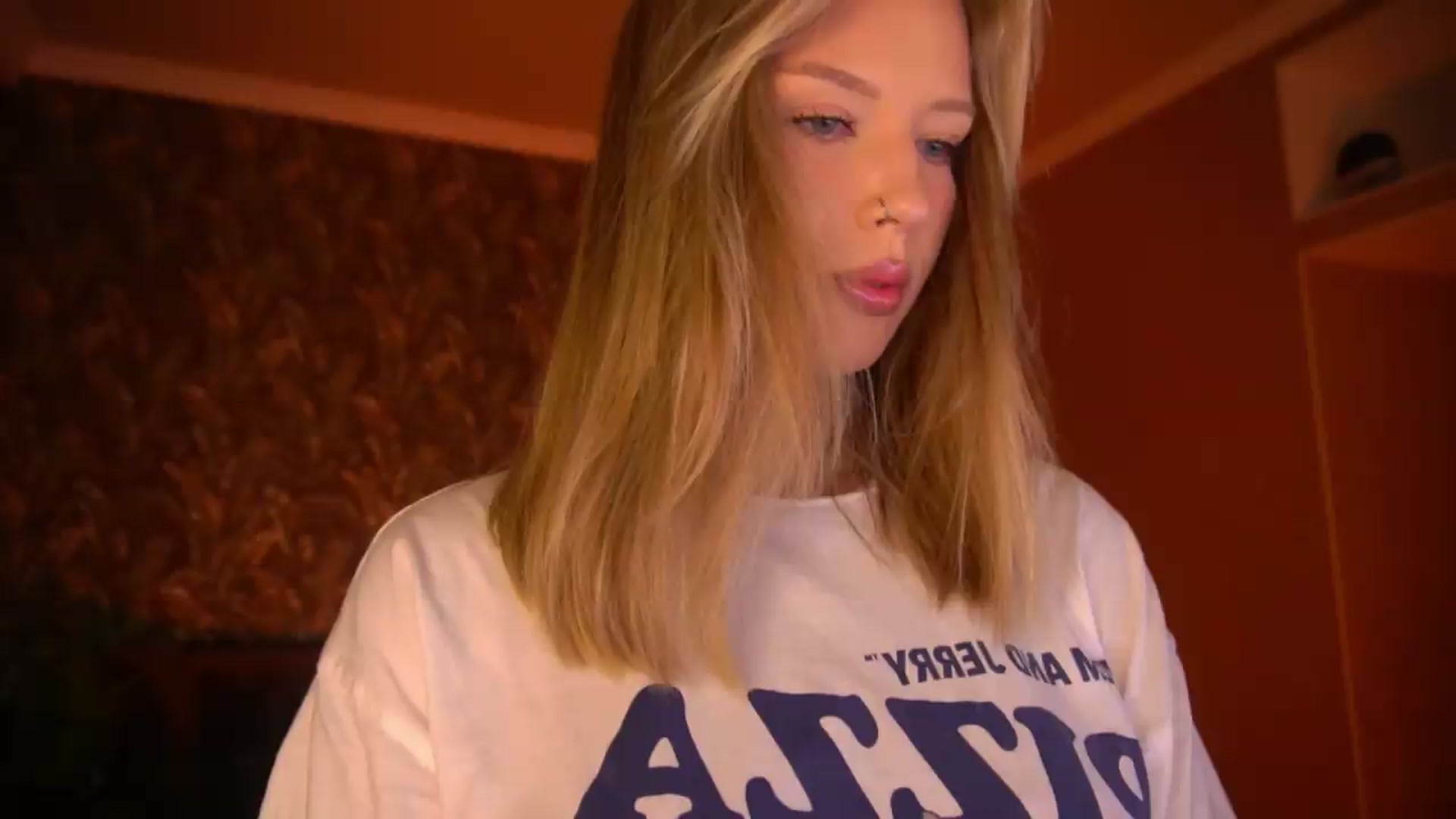 Gallery image thumbnail from Kiki_Miki's myfreecams stream on, 08/19/2026, 01:11 image 16 of 20
