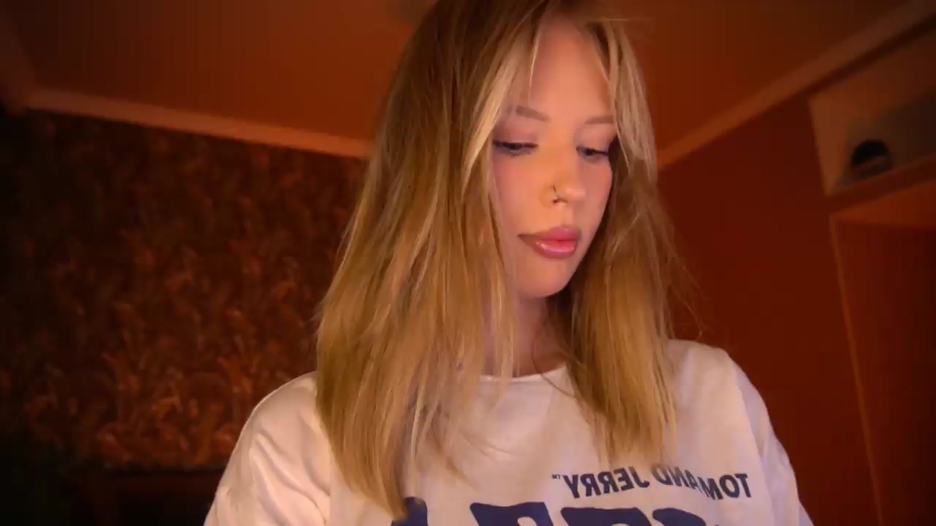 Gallery image thumbnail from Kiki_Miki's myfreecams stream on, 08/19/2026, 01:11 image 9 of 20