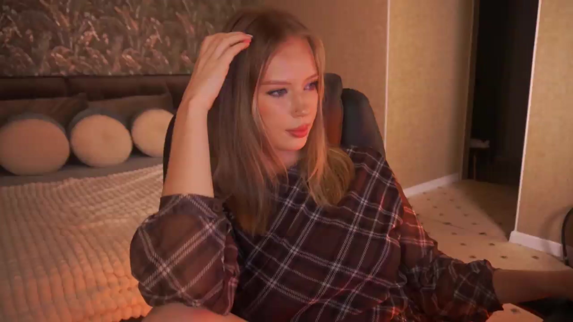 Gallery image thumbnail from Kiki_Miki's myfreecams stream on, 08/25/2026, 04:35 image 19 of 20