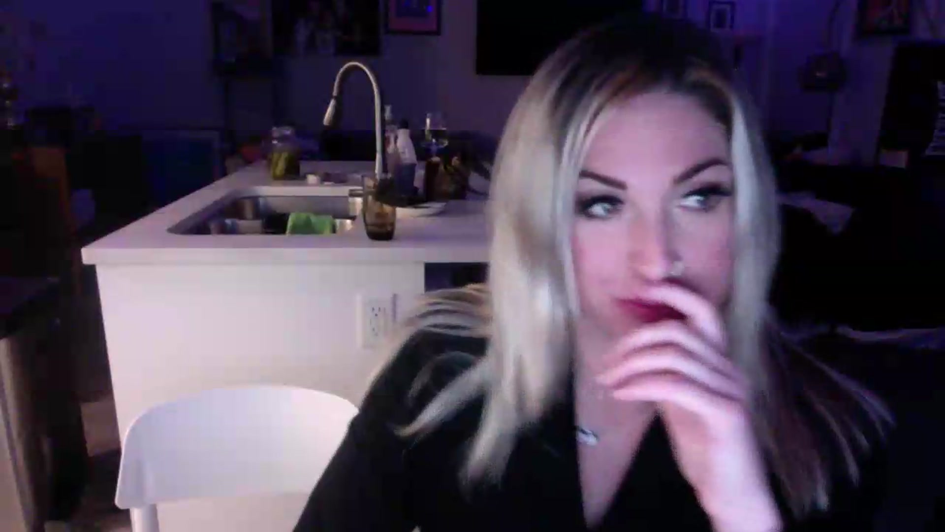 Gallery image thumbnail from Kiki_VonFleet's myfreecams stream on, 07/11/2026, 08:32 image 4 of 20