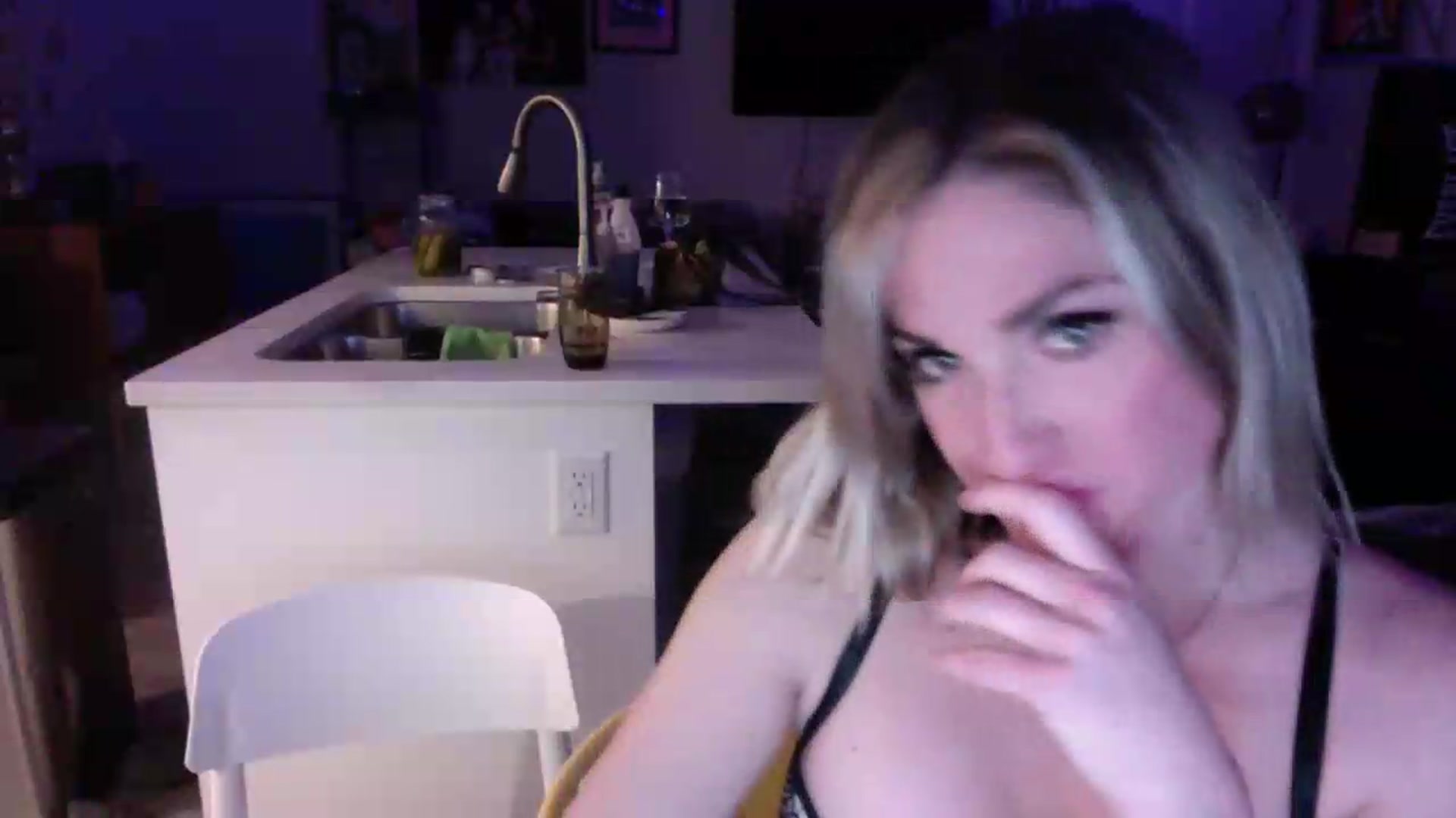 Gallery image thumbnail from Kiki_VonFleet's myfreecams stream on, 07/11/2026, 08:32 image 7 of 20