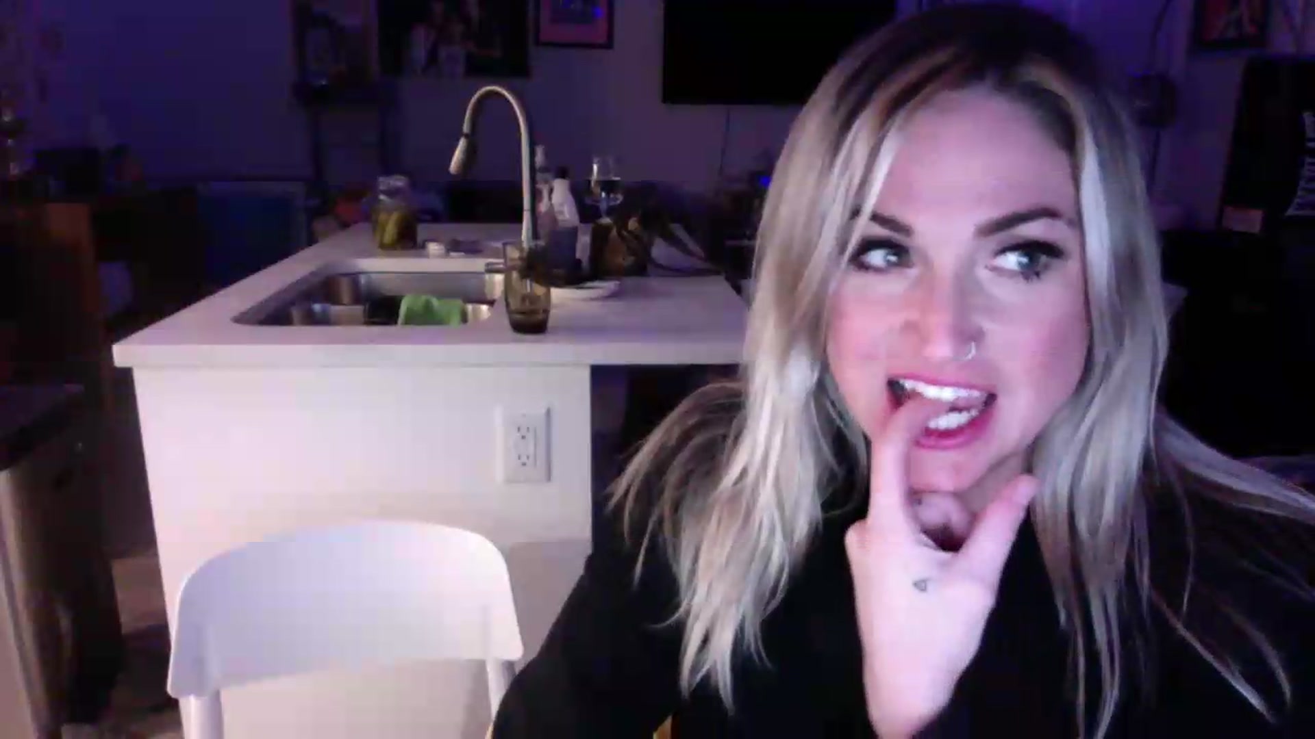 Gallery image thumbnail from Kiki_VonFleet's myfreecams stream on, 07/11/2026, 08:32 image 10 of 20