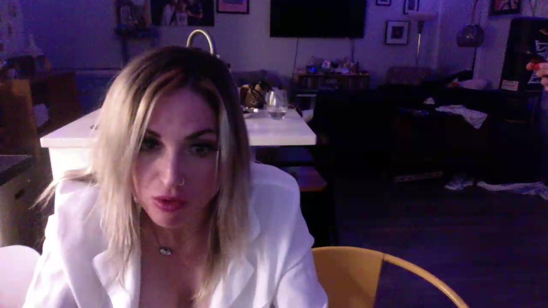 Gallery image thumbnail from Kiki_VonFleet's myfreecams stream on, 07/11/2026, 10:43 image 6 of 20