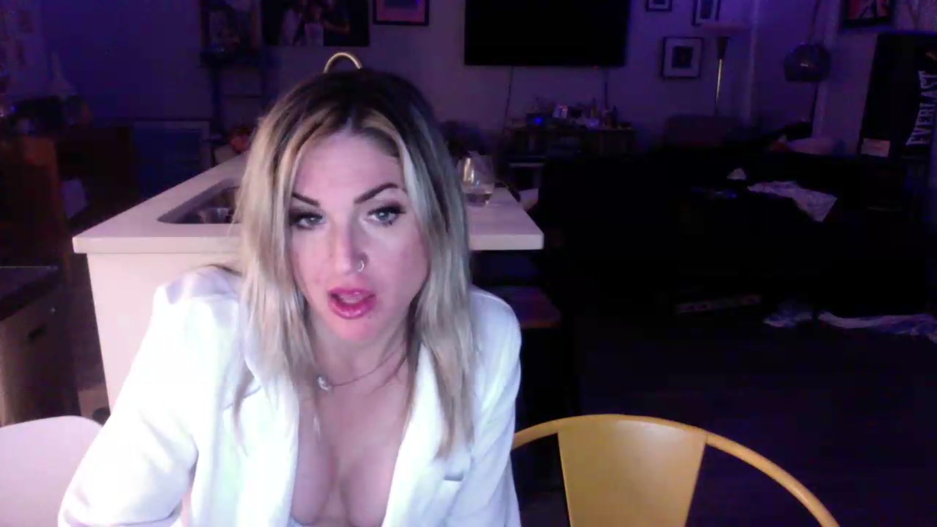 Gallery image thumbnail from Kiki_VonFleet's myfreecams stream on, 07/11/2026, 10:43 image 12 of 20