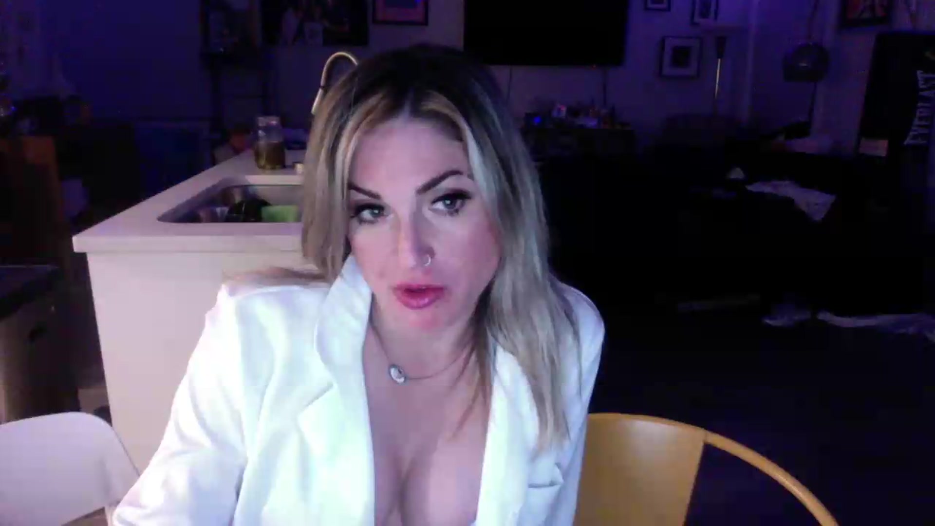 Gallery image thumbnail from Kiki_VonFleet's myfreecams stream on, 07/11/2026, 10:43 image 15 of 20
