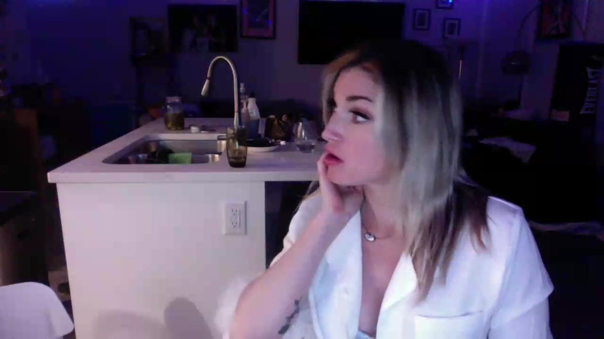 Gallery image thumbnail from Kiki_VonFleet's myfreecams stream on, 07/11/2026, 10:43 image 17 of 20