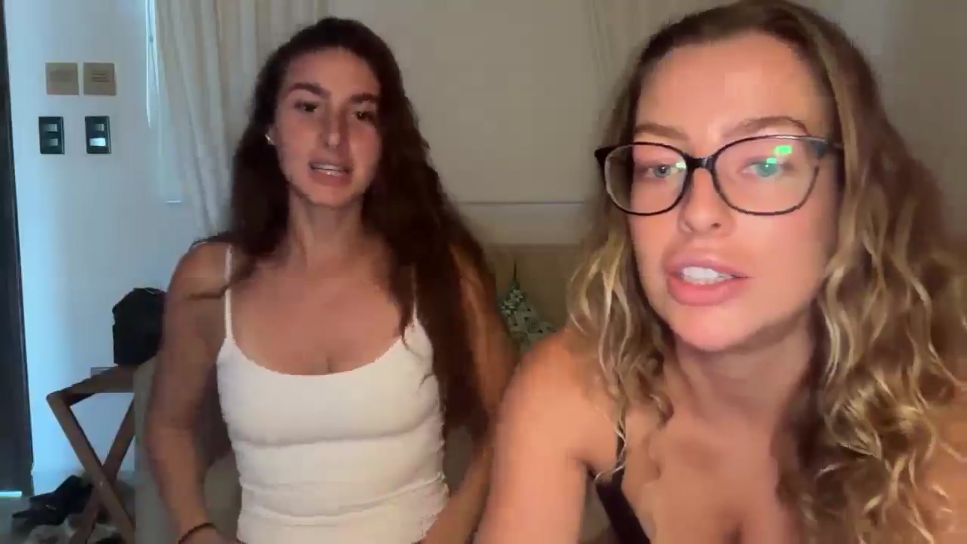 Gallery image thumbnail from Kikiii_xx's myfreecams stream on, 02/03/2025, 21:02 image 12 of 20