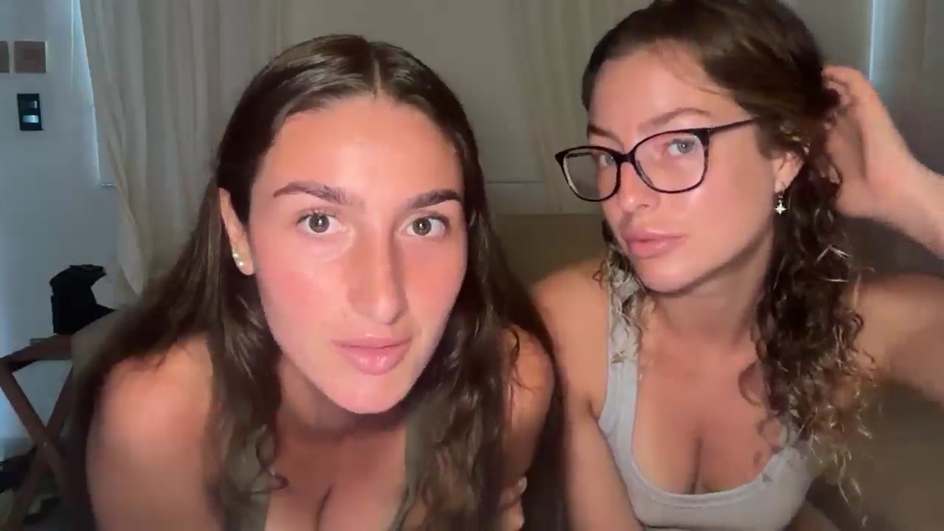 Gallery image thumbnail from Kikiii_xx's myfreecams stream on, 02/05/2025, 18:45 image 10 of 20