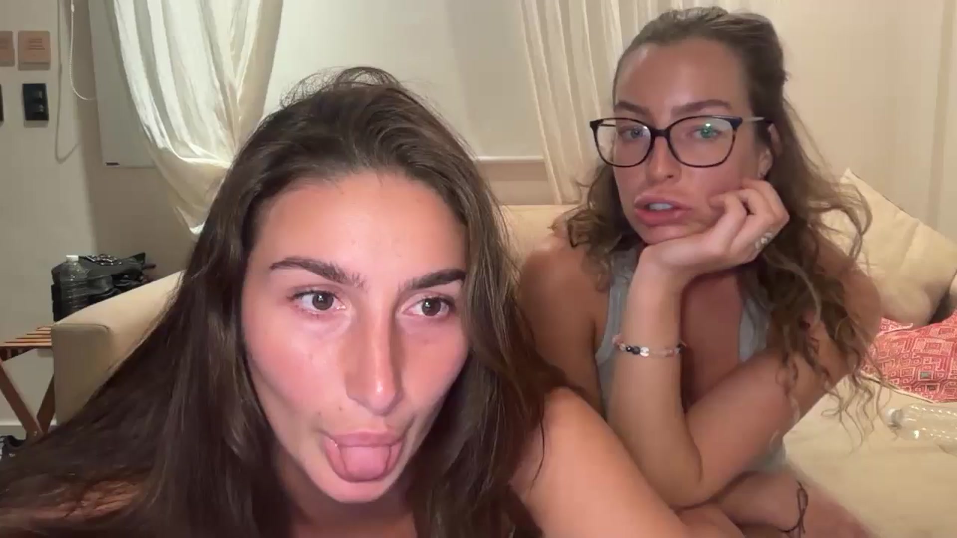 Gallery image thumbnail from Kikiii_xx's myfreecams stream on, 02/09/2025, 03:31 image 1 of 20