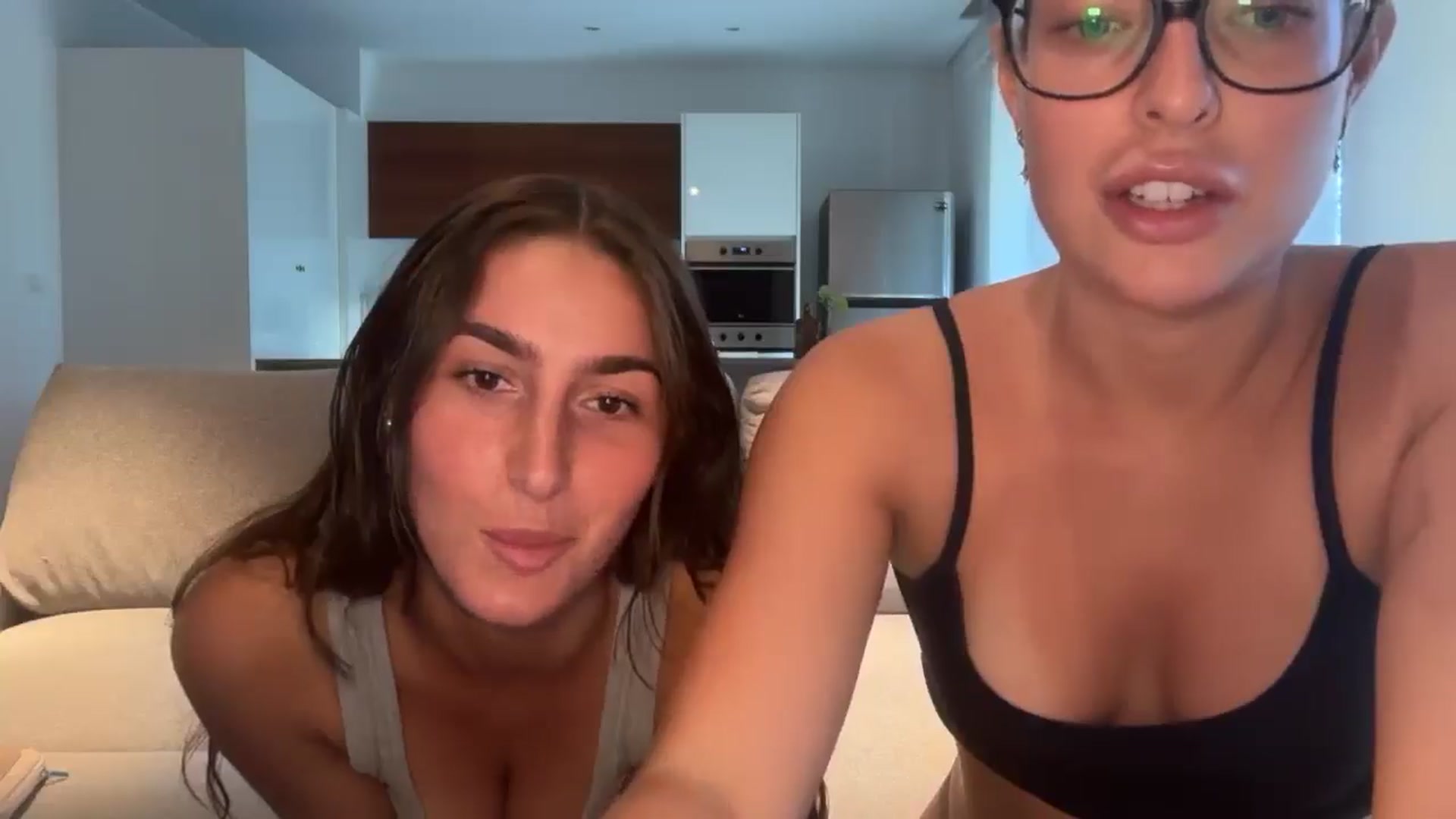 Gallery image thumbnail from Kikiii_xx's myfreecams stream on, 02/13/2025, 22:18 image 14 of 20