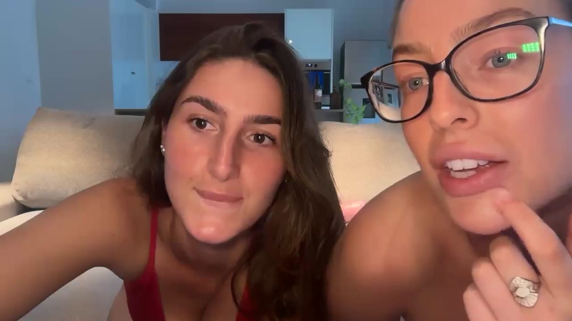Gallery image thumbnail from Kikiii_xx's myfreecams stream on, 02/14/2025, 22:02 image 17 of 20