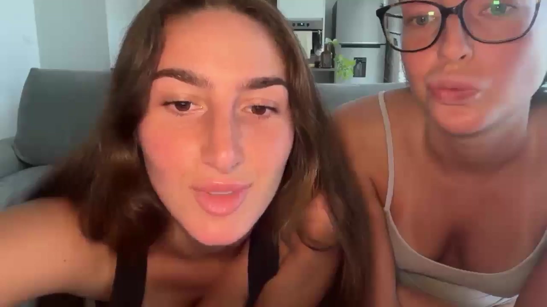 Gallery image thumbnail from Kikiii_xx's myfreecams stream on, 02/16/2025, 20:57 image 2 of 20